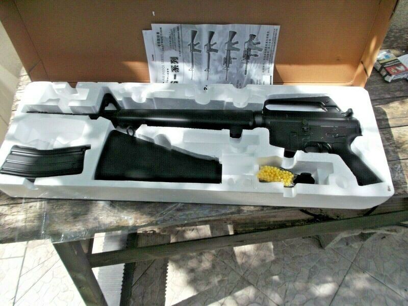 Softair Carabina m16a1  Vietnam abs metal, a molla , cal.6mm ,30 colpi +accessori.Well.