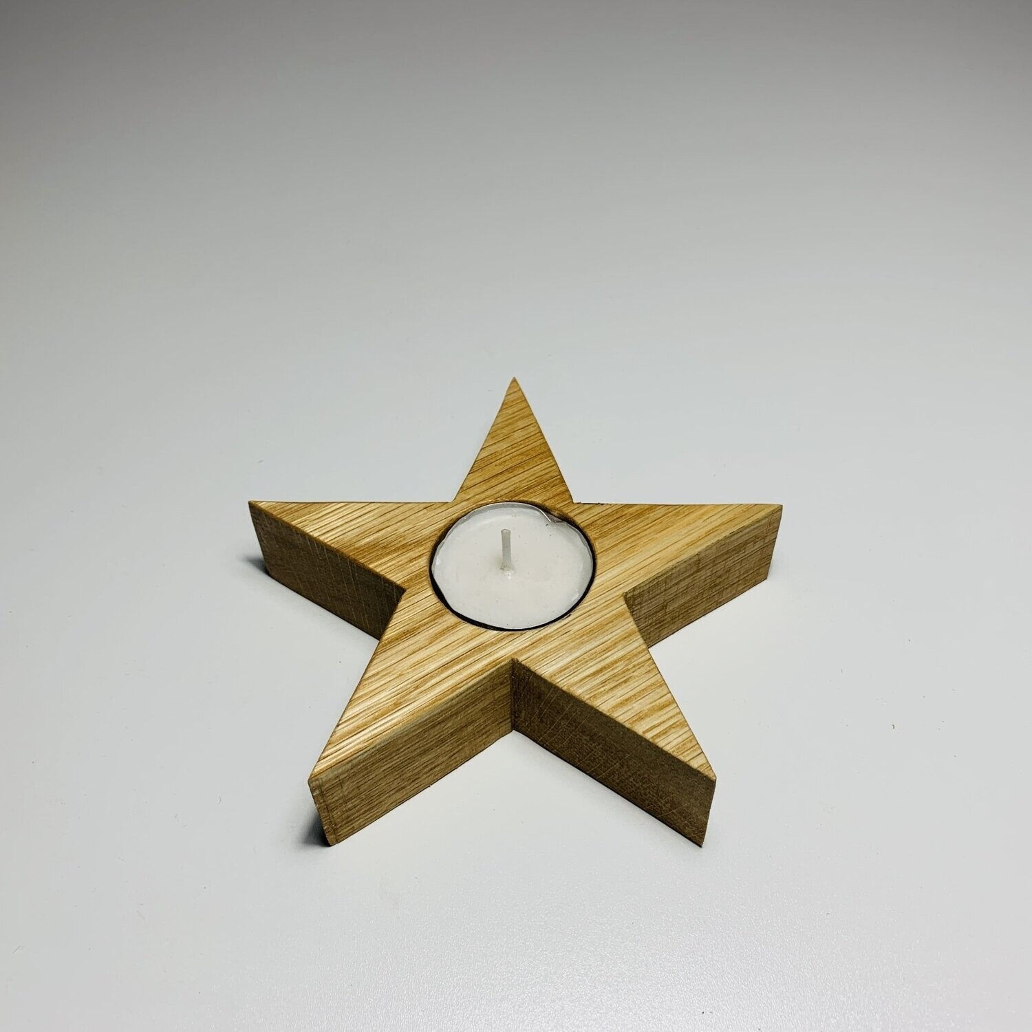 Star tealight holder in oak