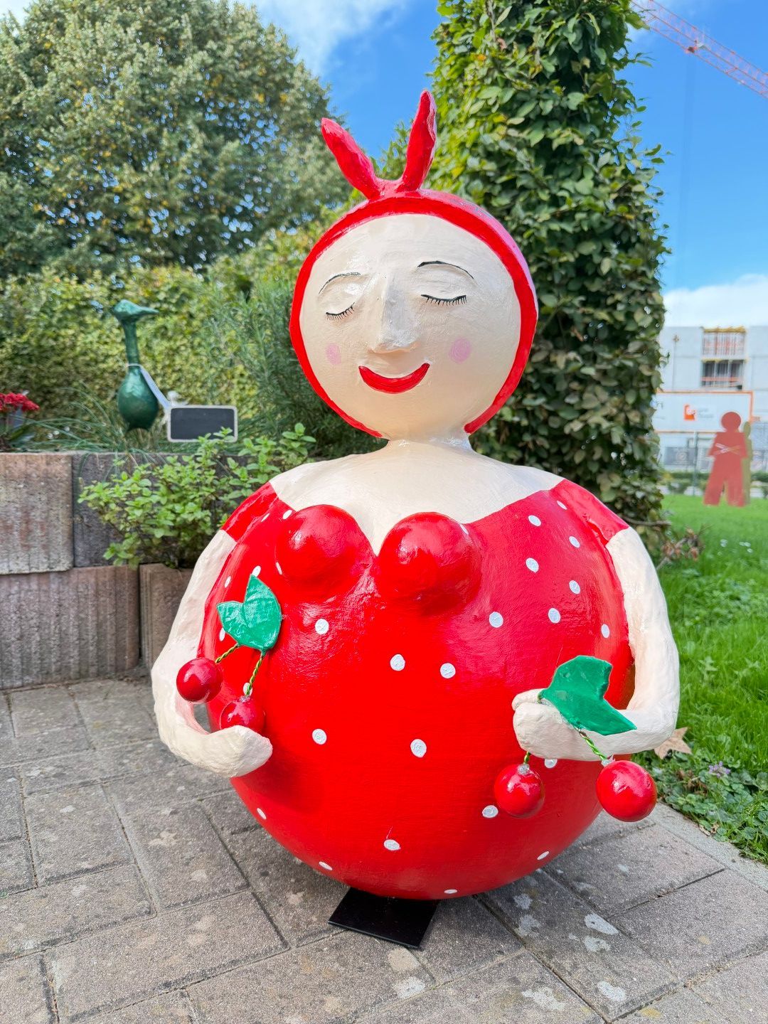 Grote zwembad dame op voet