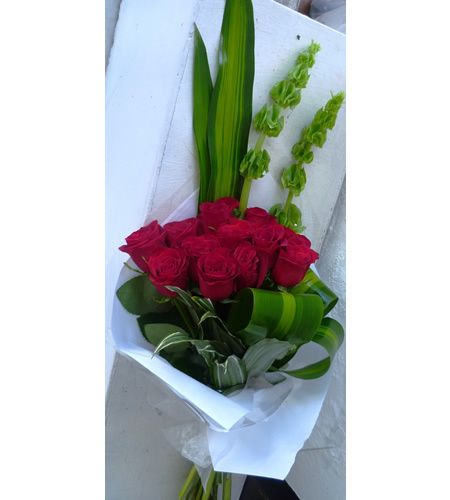 Bouquet 12 rosas y follaje
