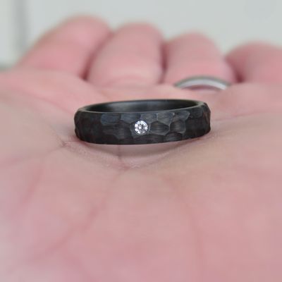 Moški karbonski prstan z diamantom