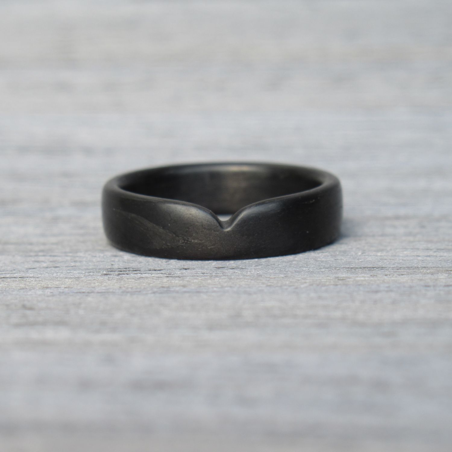 Karbonski prstan srček