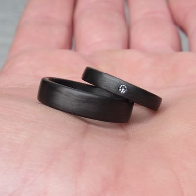 Karbonski poročni prstani z diamantom