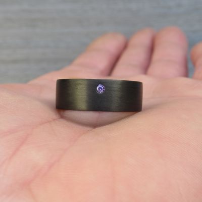 Moški prstan z vijoličnim diamantom