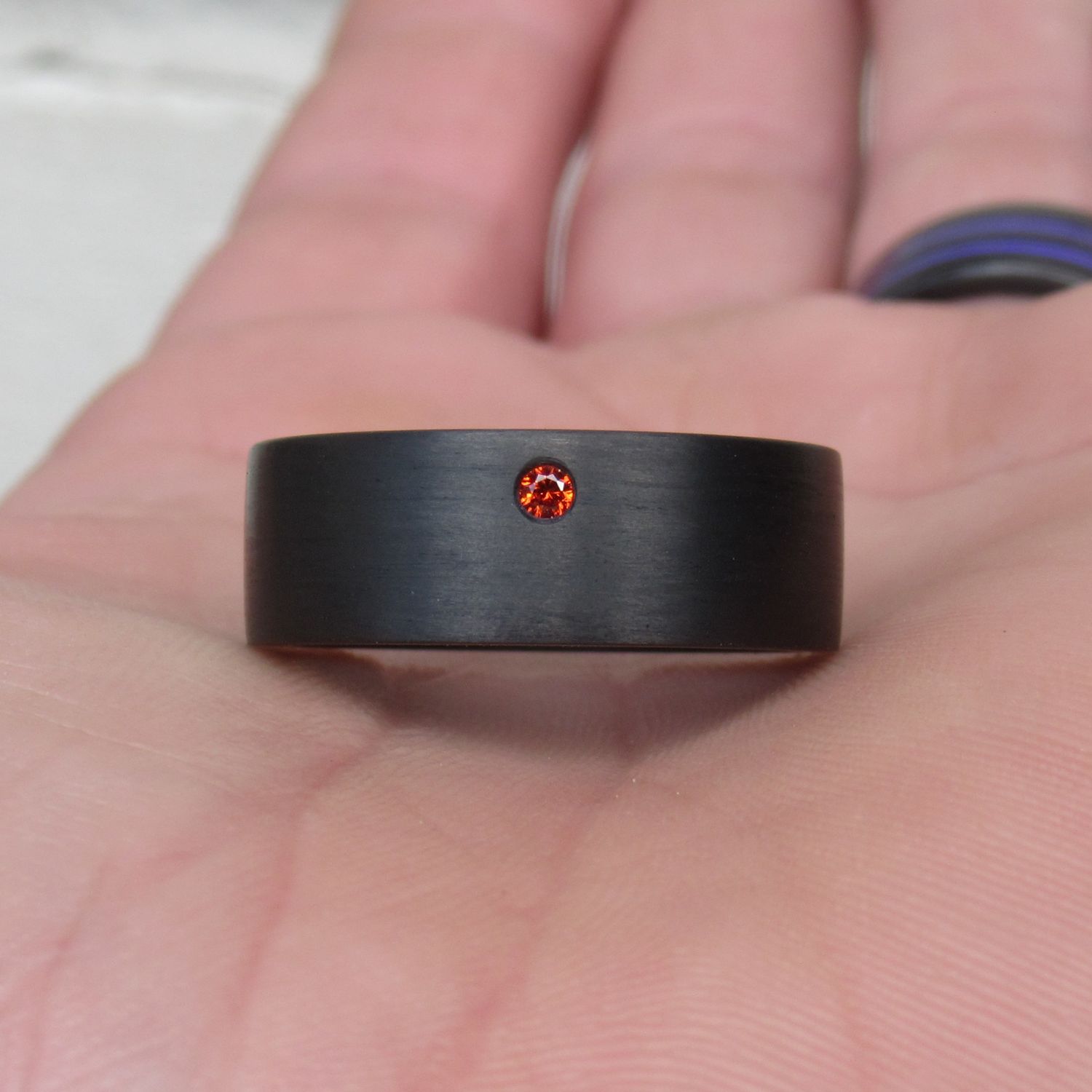 Moški prstan z rdečim diamantom