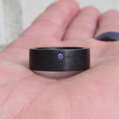 Moški prstan z vijoličnim diamantom