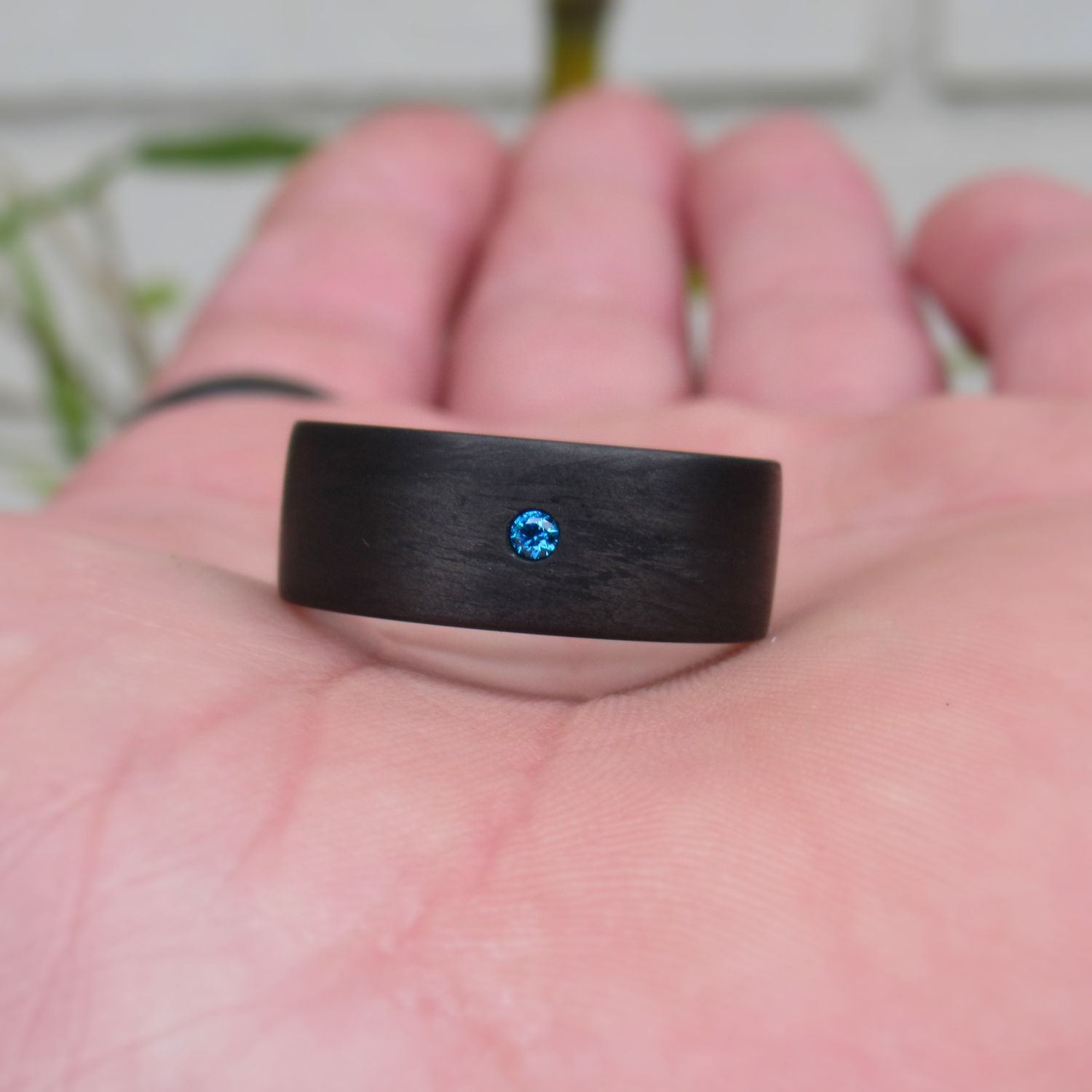 Moški prstan z modrim diamantom