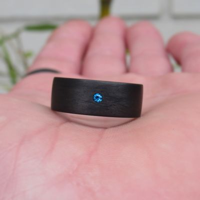 Moški prstan z modrim diamantom