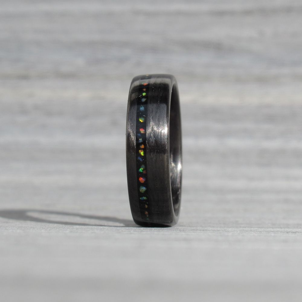 Črni turmalin in opal