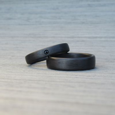 Poročni karbonski prstani z črnim diamantom
