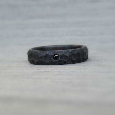 Moški karbon prstan z diamantom