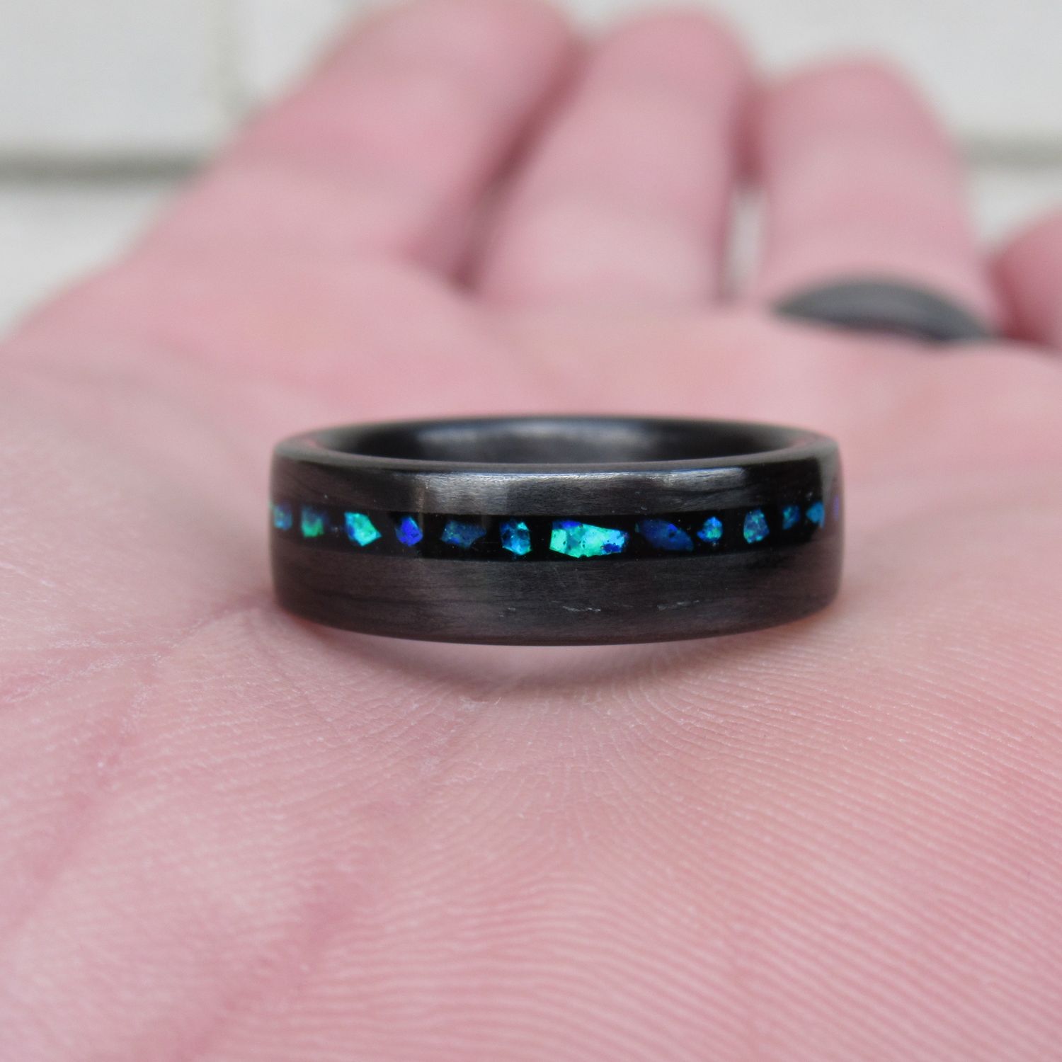 Karbon prstan z modrim opalom