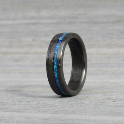 Karbon prstan z modrim opalom