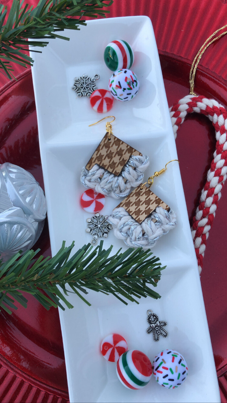 Houndstooth Sweater Earrings-Cream &amp; metallic