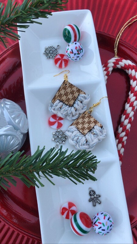 Houndstooth Sweater Earrings-Cream &amp; metallic