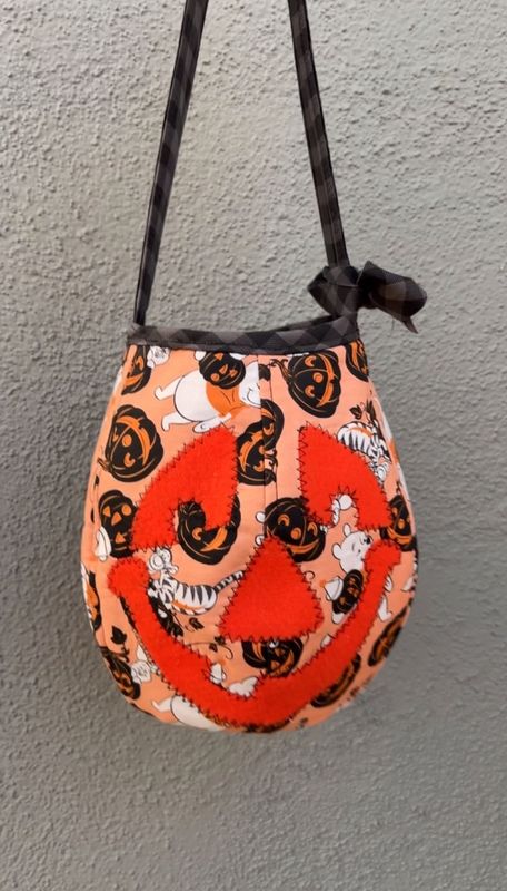Small Pooh Jack-o-Lantern Trick-or-Treat Bag