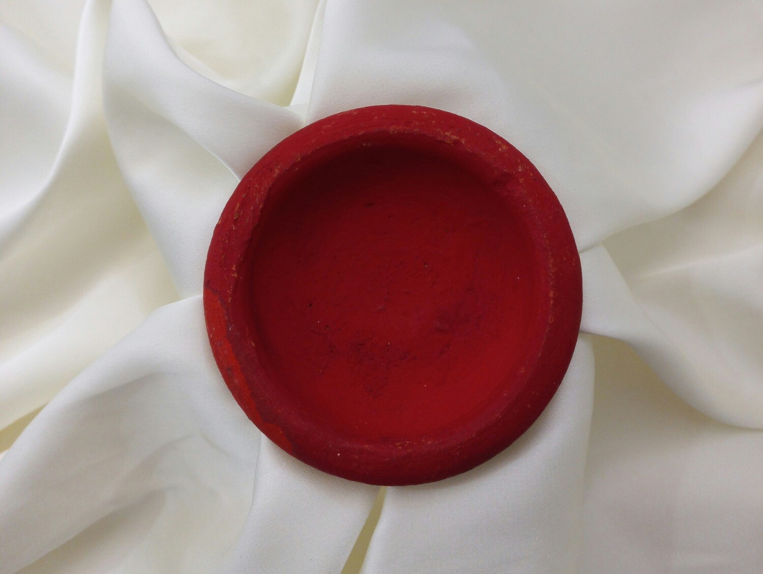 Aker Fasi: Moroccan Traditional Red Lipstick and Blush. Naturally made from dried Poppy petals and Pomegranate peels on Terracotta disk.
