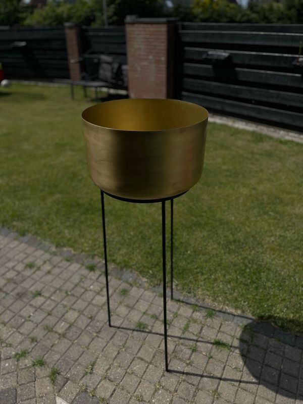 Minimalistischer Blumentopf-Ständer Gold/Schwarz Minimalistischer Blumentopf-Ständer Gold/Schwarz