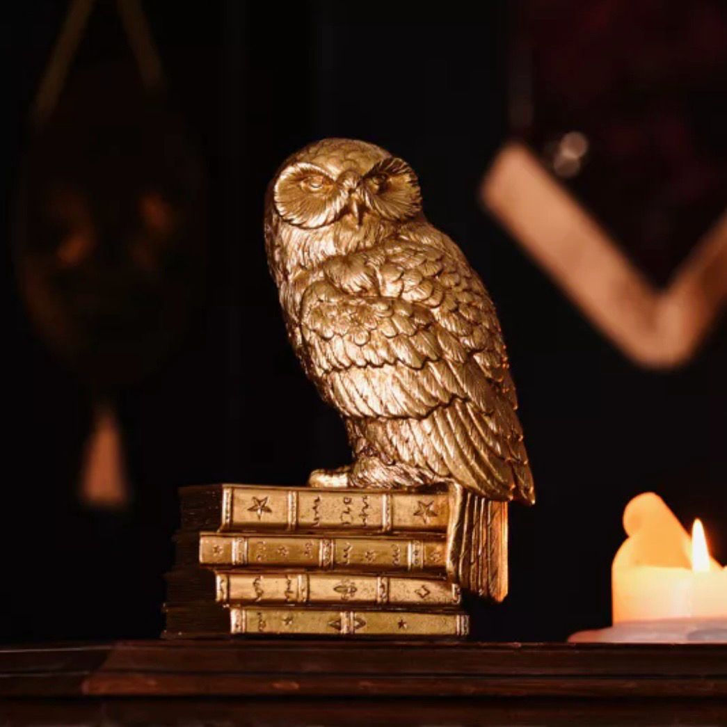 Harry Potter Alumni - Golden Hedwig Statue