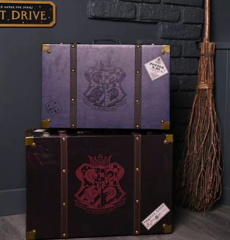 Harry Potter Alumni - Replica Suitcases