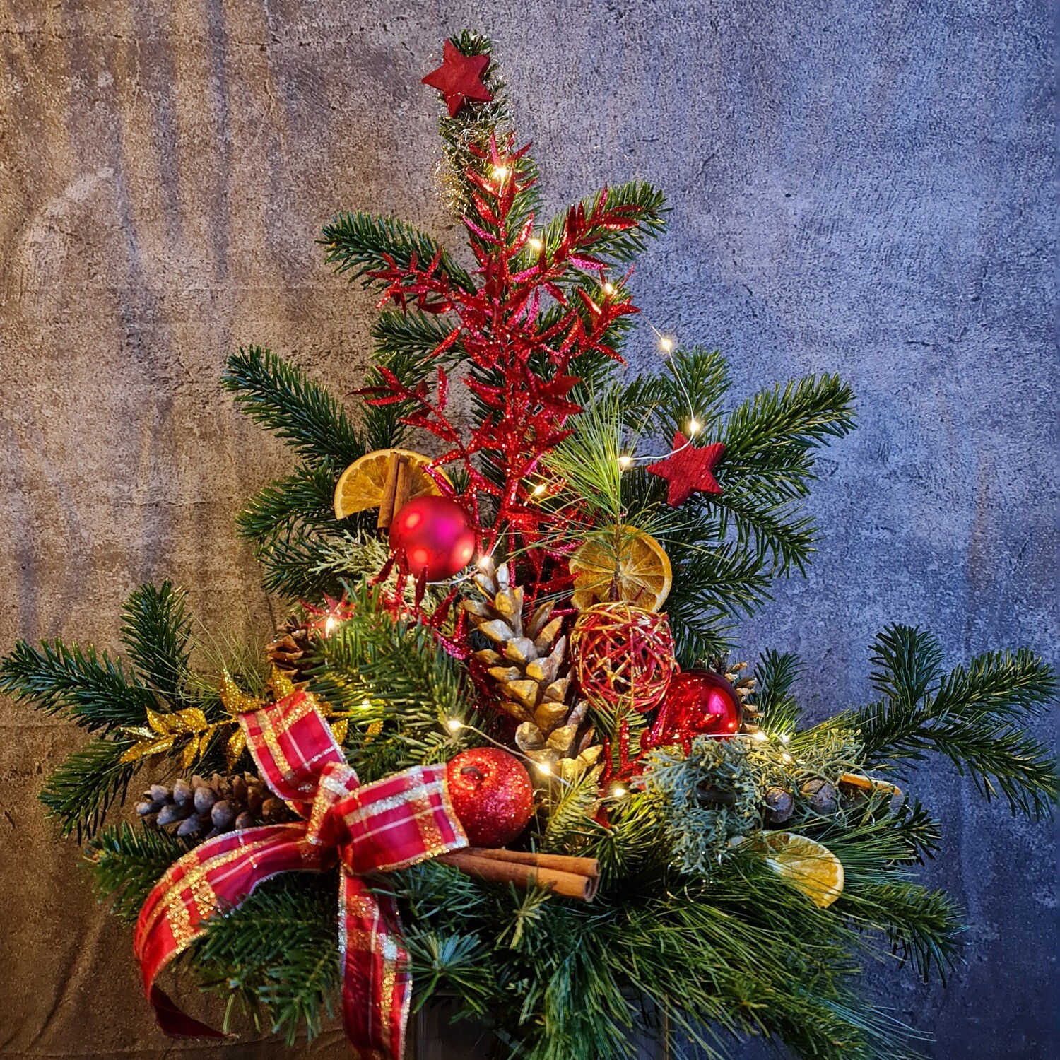 Weihnachtsstrauß Weihnachtsstrauß "Santa Claus" mit Lichterkette