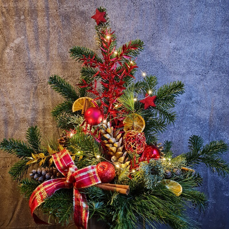 Weihnachtsstrauß Weihnachtsstrauß "Santa Claus" mit Lichterkette