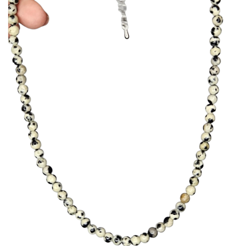 Collar de jaspe dálmata 4mm- Alegría, equilibrio emocional y conexión lúdica