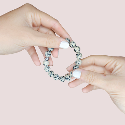Pulsera de jaspe dálmata 10mm- Alegría, equilibrio emocional y conexión lúdica