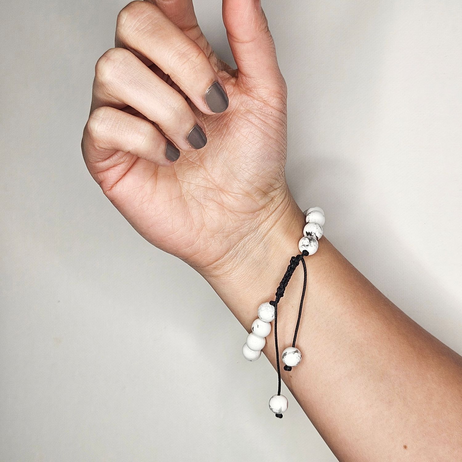 Pulsera de howlita 8mm - Calma mental, sueño profundo y alivio emocional