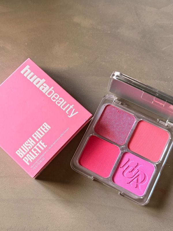 باليت احمر خدود هدى بيوتي درجة Baby Pink
