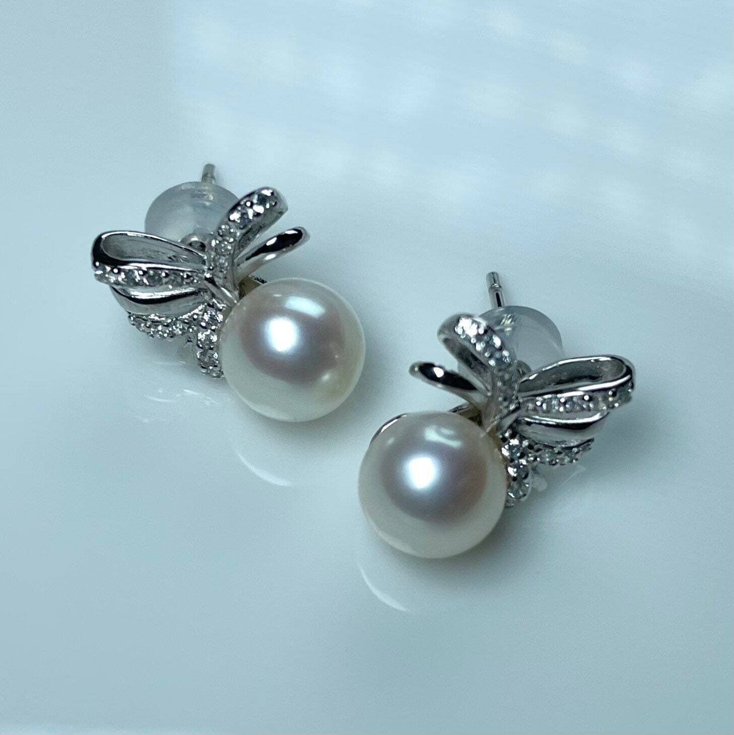 Freshwater Pearl earrings, pearl studs, genuine freshwater pearls, chic earrings, unique earrings, high quality pearls