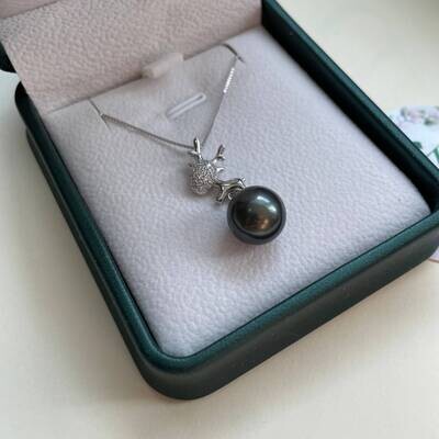 Tahitian pearl necklace, Tahitian pearl pendant, Tahitian pearl necklace choker, deer pendant, gift for her, unique choker, special pendant