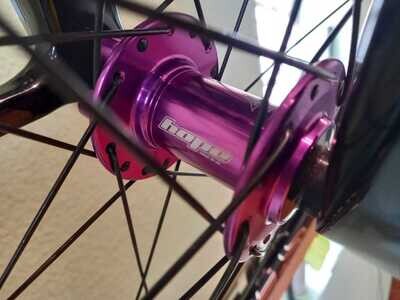 Hope Pro 4 Hubs Front - Boost