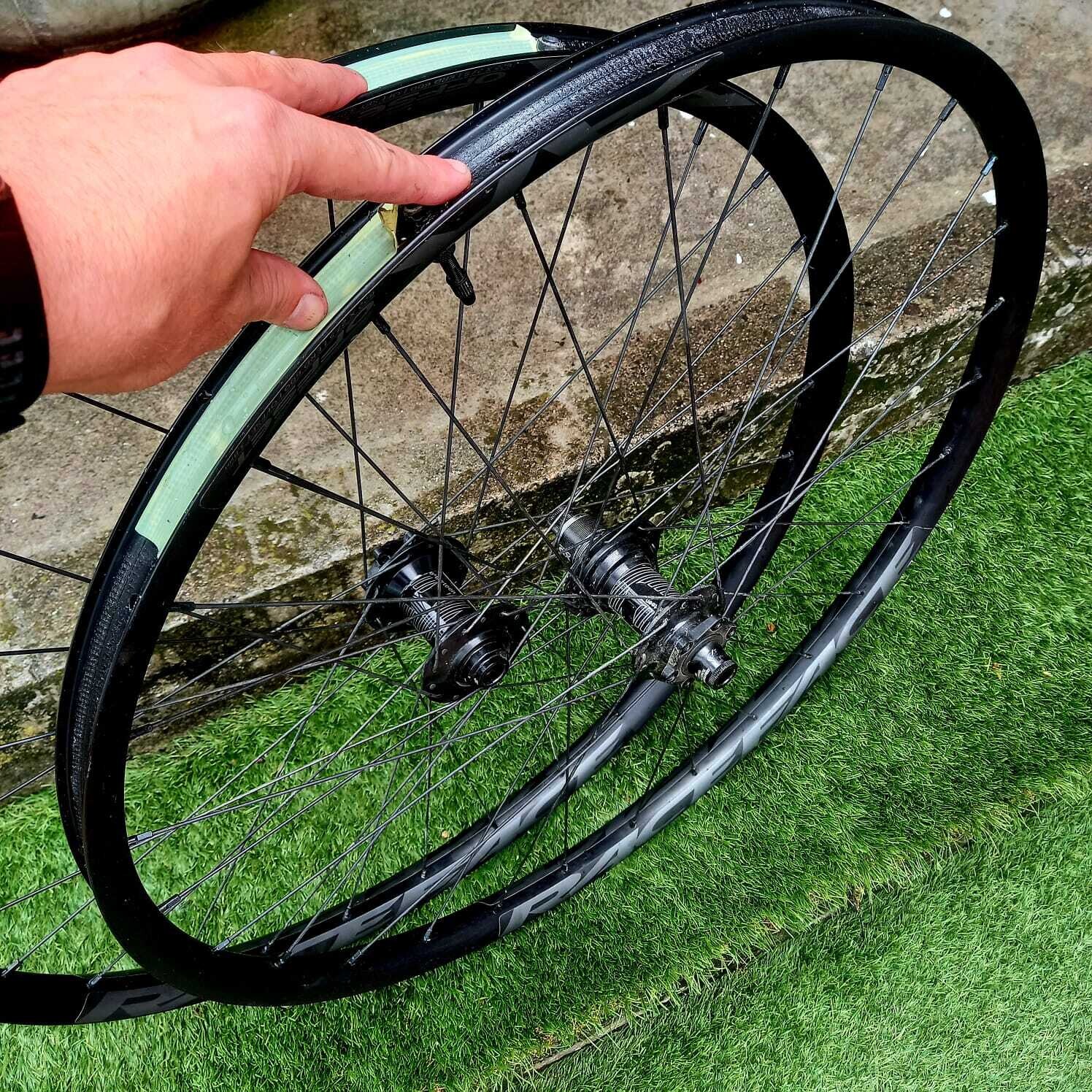 Demo Raceface AR 27 Offset Wheelset