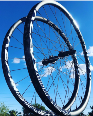 Henlo du Toit - Custom Graphene 37, DM007, DT Swiss Aerolites 1455g