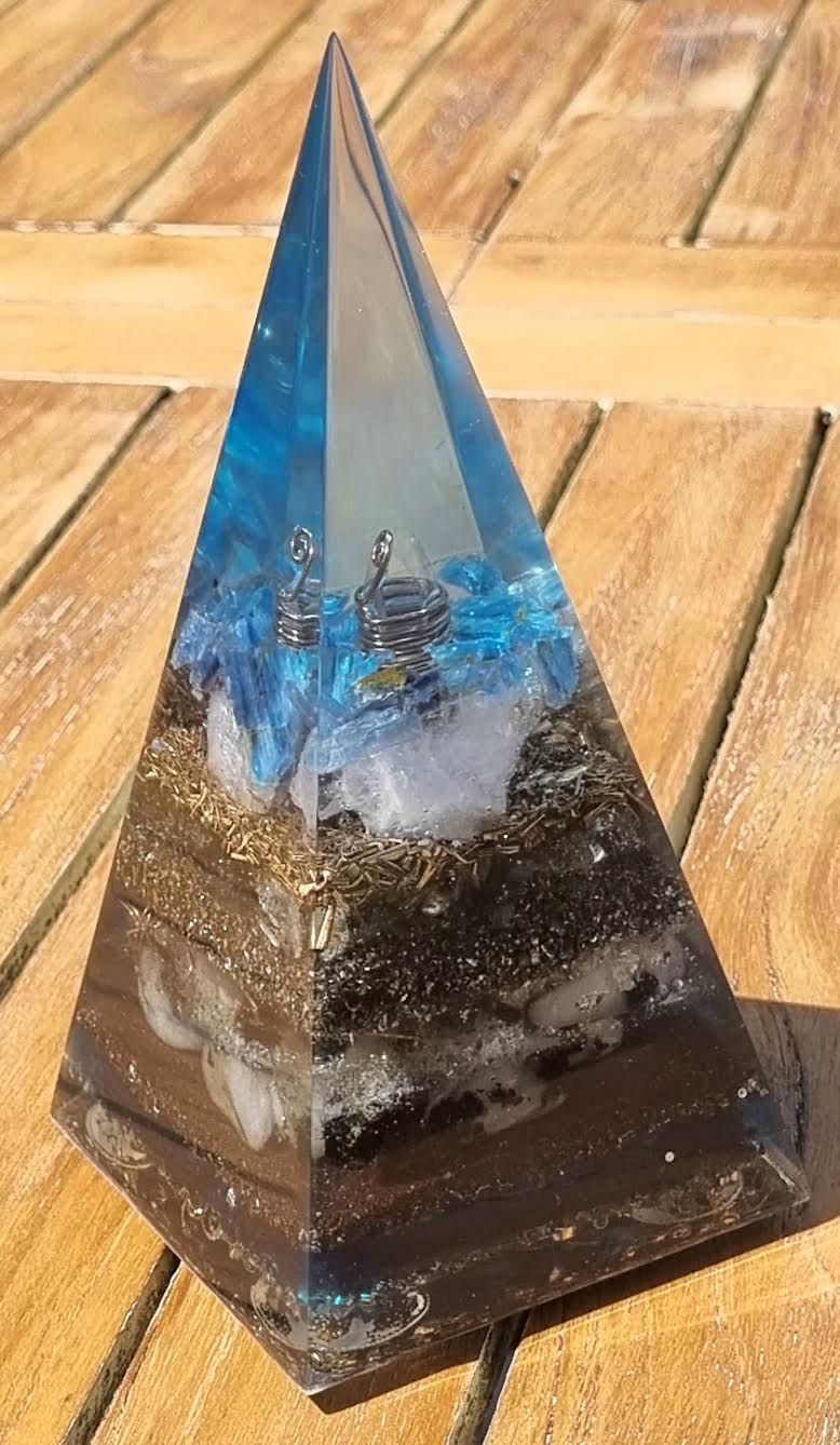 Clear Quartz &amp; Blue Kyanite Russian Orgone Energy Pyramid