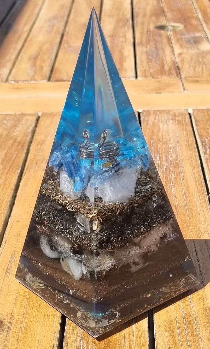 Clear Quartz &amp; Blue Kyanite Russian Orgone Energy Pyramid