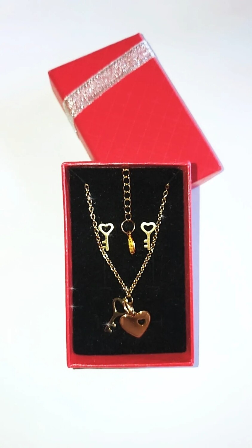 COLGANTE CORAZÓN Y LLAVE CON PENDIENTES