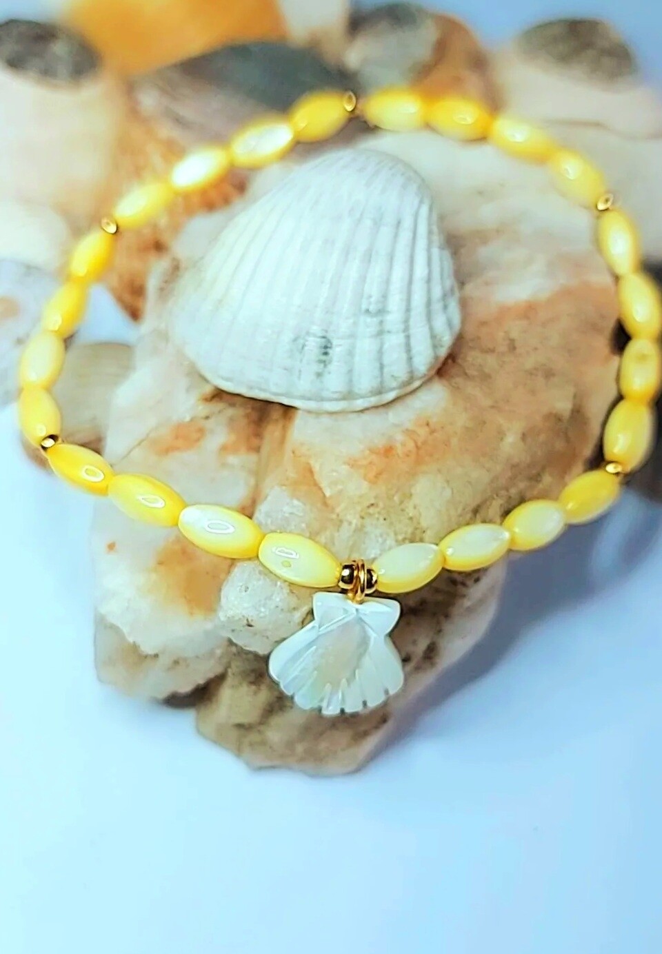 PULSERA IRIS CON CONCHA