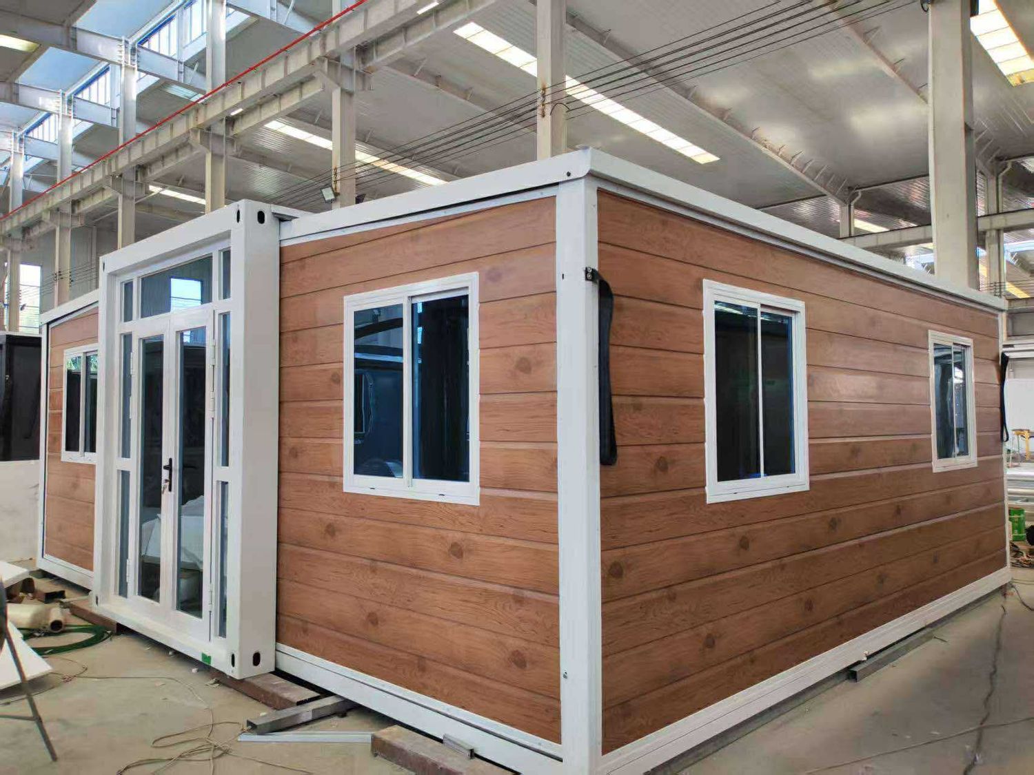 20FT EXPANDABLE HOUSE 1 BIG BED ROOM KITCHEN AND SHOWER BATHROOM INCLUDED