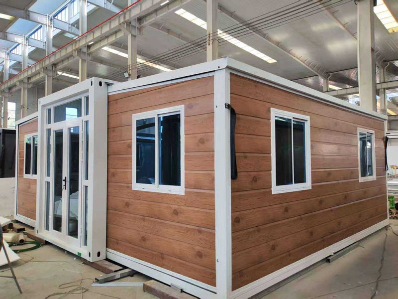 20FT EXPANDABLE HOUSE 1 BIG BED ROOM KITCHEN AND SHOWER BATHROOM INCLUDED