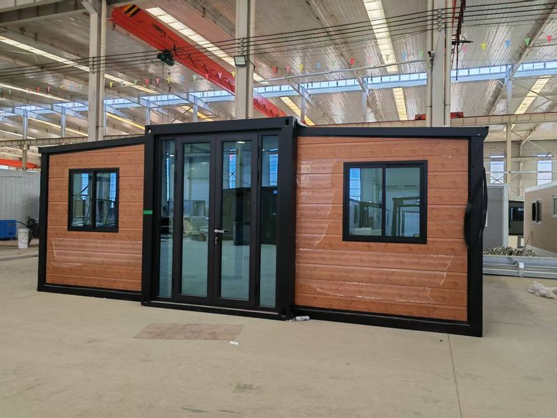 EXP 20FT. 6540w * 5900L * 2540 H ceiling 2.33 m pitched