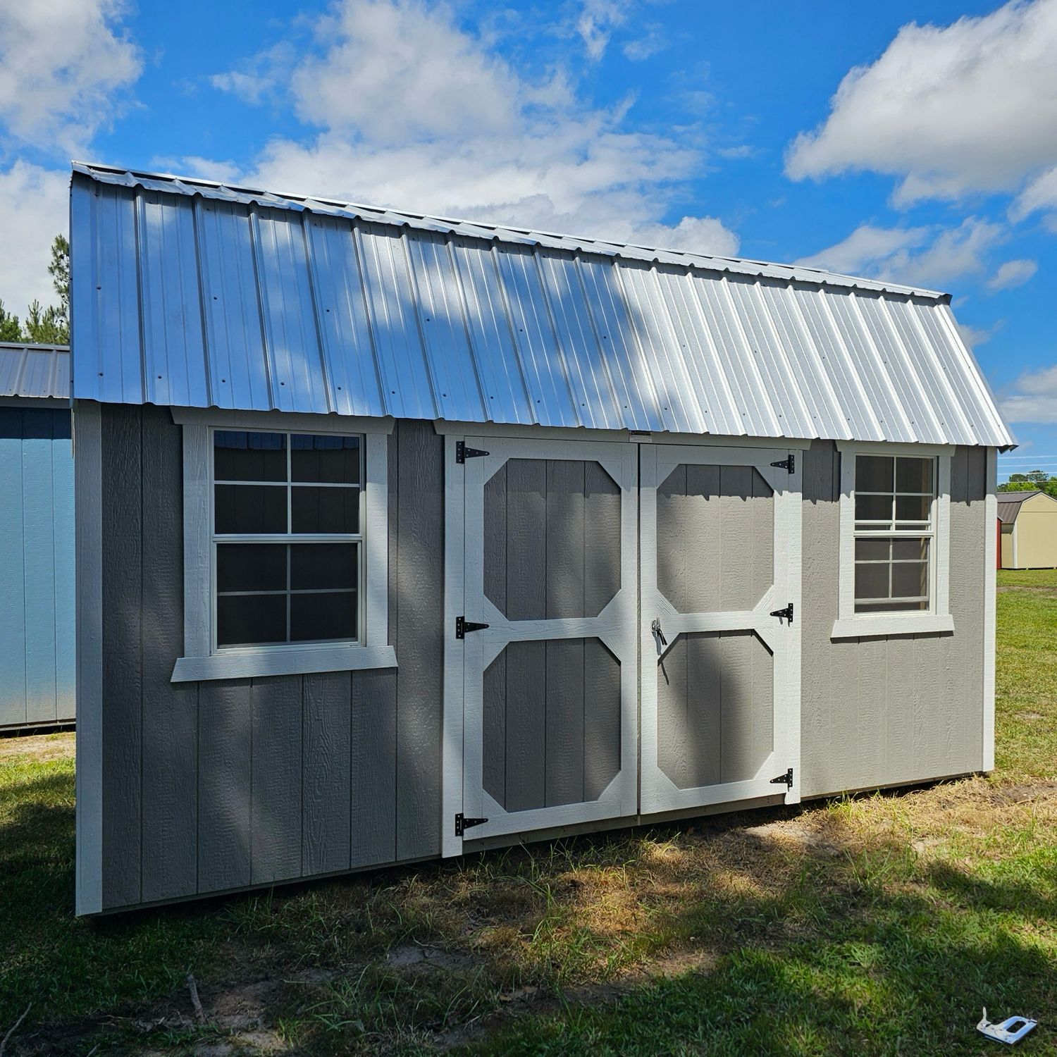 10x16 Lofted Barn - Side Entrance