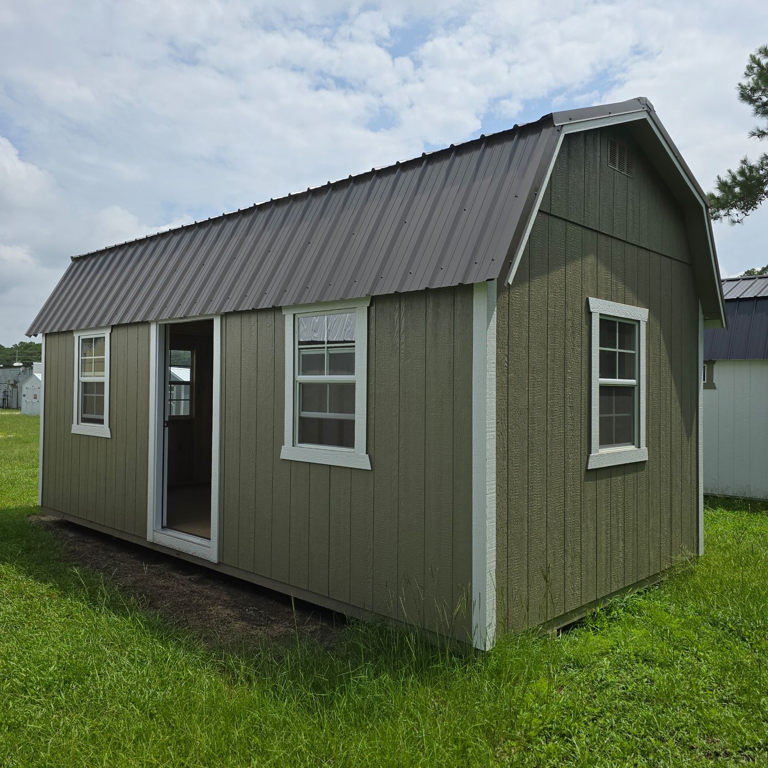 10x20 Lofted Barn-Side Entrance