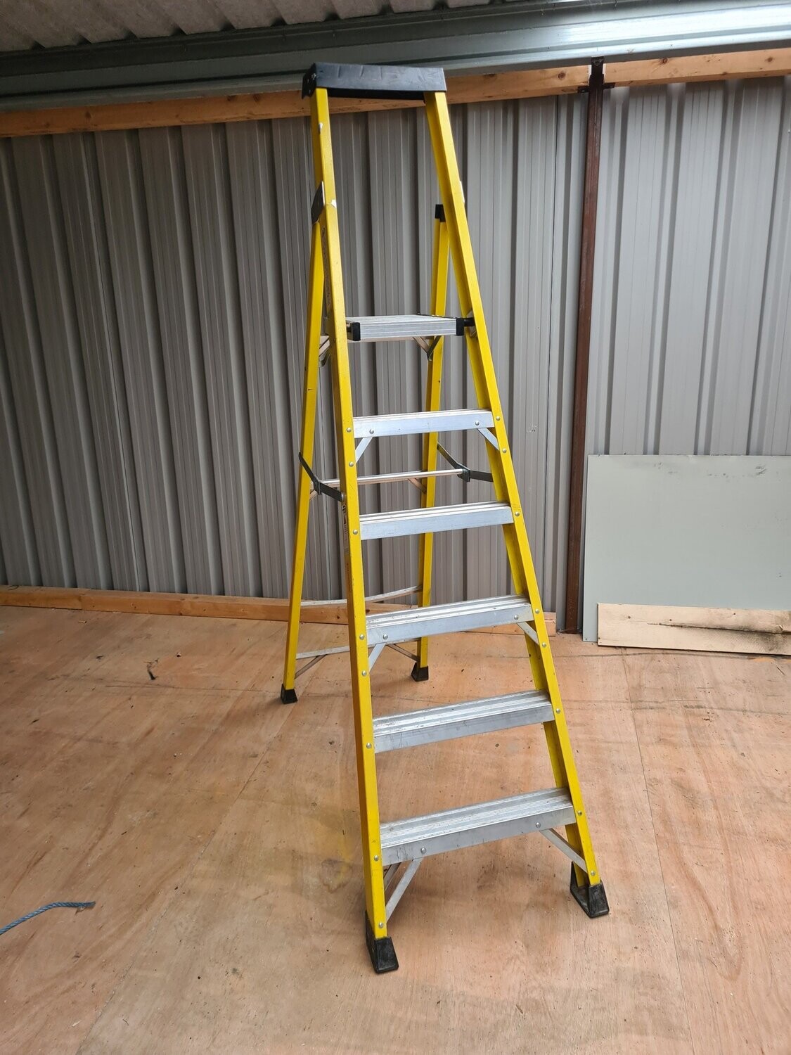 5 Step + platform fiberglass step ladder