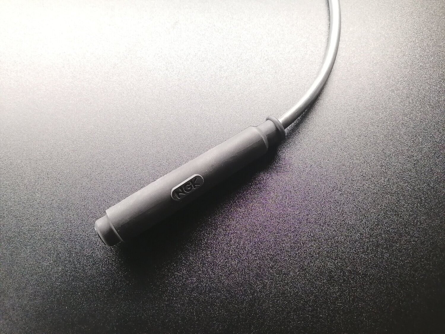 Kerzenstecker mit Zündkabel