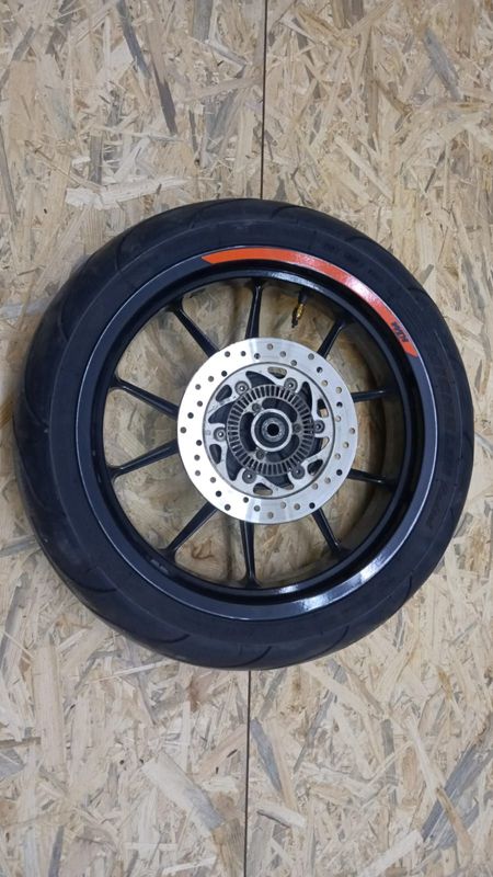 ​Hinterrad inkl Reifen, Bremsscheibe, ABS-Ring und Radlagern 9301000104430