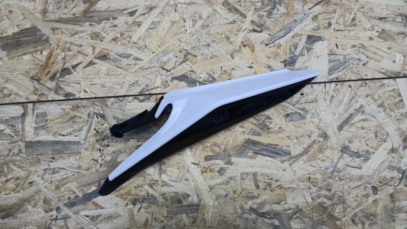 Heckverkleidung links KTM Duke 125 (17-20) 9300804110028