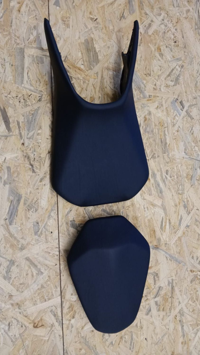 Sitzbank vorn und hinten NEU BEZOGEN!!! KTM Duke 125 (17-20)