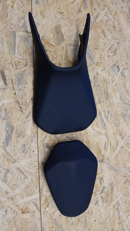 Sitzbank vorn und hinten NEU BEZOGEN!!! KTM Duke 125 (17-20)